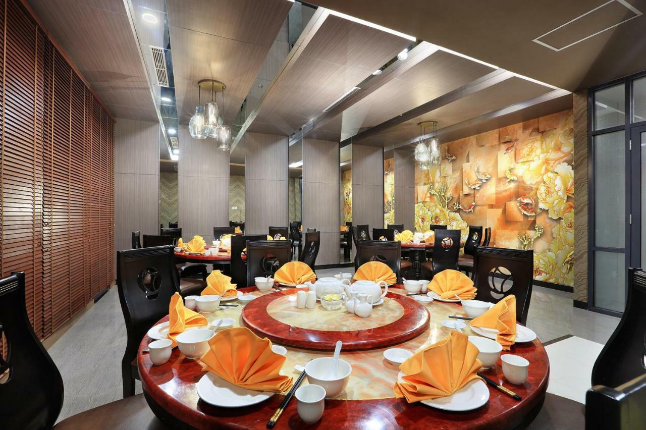 Hotel Harper Palembang By Aston Exterior foto